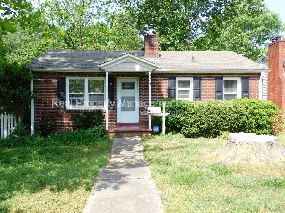 1104 Madison Ave in Winston-Salem, NC - Building Photo