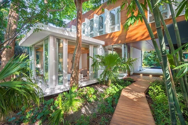 3503 Banyan Cir in Miami, FL - Building Photo - Building Photo
