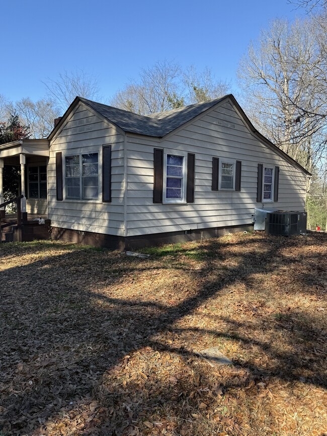 property at 1633 Yvonne Dr