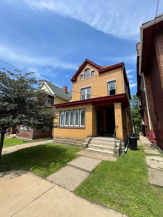 915 South Ave, Unit 3 in Pittsburgh, PA - Foto de edificio - Building Photo