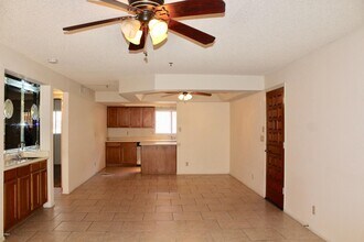 3031 N Civic Center Plaza, Unit H141 in Scottsdale, AZ - Building Photo - Building Photo