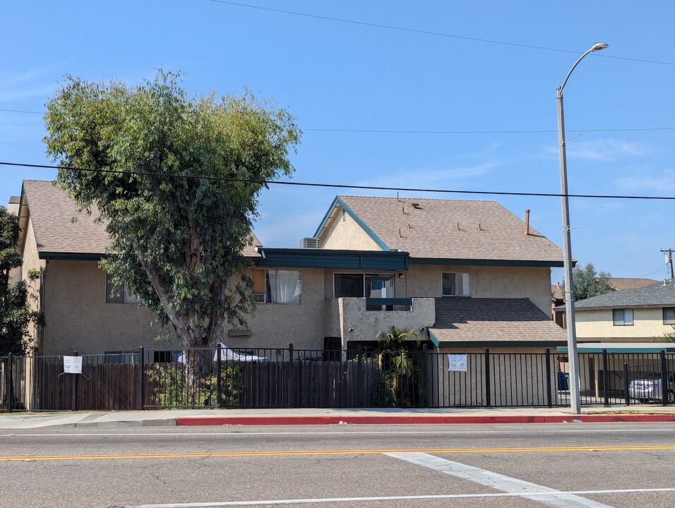 101 W Olive Ave, Unit AptC in La Habra, CA - Building Photo