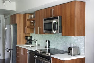 10333 Main St in Bellevue, WA - Building Photo - Building Photo