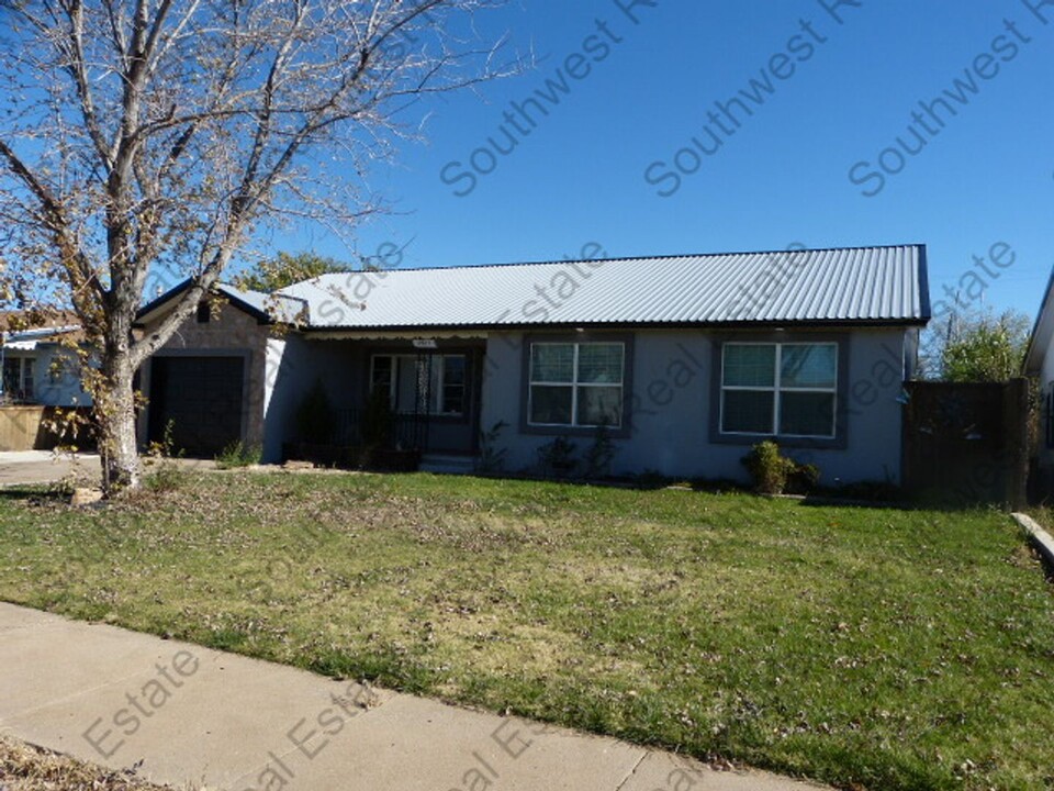 2901 Ross St in Clovis, NM - Building Photo