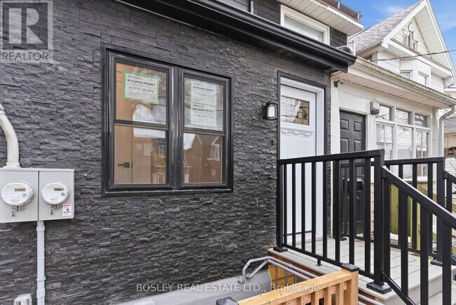 686 Rhodes Ave in Toronto, ON - Building Photo - Building Photo