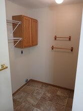 4908 Charm Oak Dr in Jefferson City, MO - Foto de edificio - Building Photo