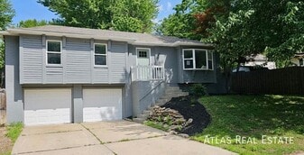 909 NW Oxford Dr in Blue Springs, MO - Building Photo