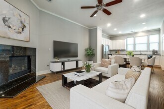 4323 Dickason Ave, Unit 10 in Dallas, TX - Building Photo - Building Photo