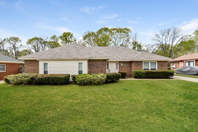 property at 2400 W Aberdeen Dr