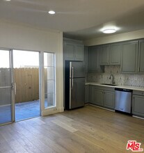 108 Orlando Ave in Los Angeles, CA - Building Photo - Building Photo