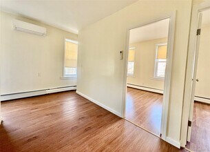 31-17 38th St in Queens, NY - Building Photo - Building Photo