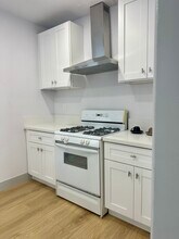 1050 S Hayworth Ave in Los Angeles, CA - Building Photo - Building Photo