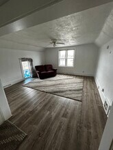 149 S Chapman St, Unit #2 in Chesaning, MI - Building Photo - Building Photo