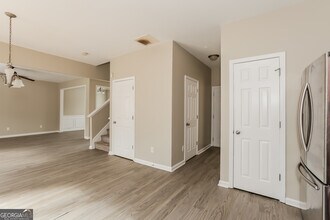 5664 Wakehurst Dr in Atlanta, GA - Building Photo - Building Photo