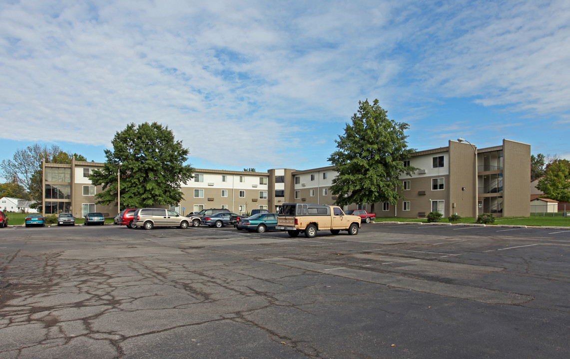 Arbors Of Southtowne Square in Fort Wayne, IN - Building Photo