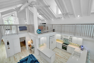 18229 SE Federal Hwy in Tequesta, FL - Foto de edificio - Building Photo