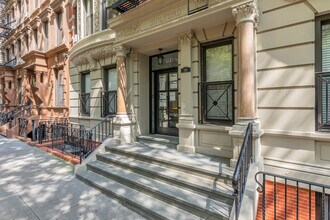 151 E 81ST ST in New York, NY - Foto de edificio - Building Photo