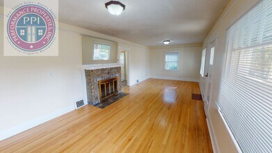 21 Ladd St in Lake Oswego, OR - Foto de edificio - Building Photo