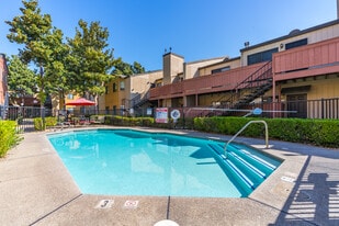 Willow Run Apartments in Carmichael, CA - Building Photo