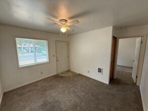 1570 Bellevue St SE in Salem, OR - Building Photo - Building Photo