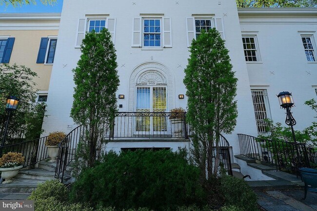 3308 R St NW in Washington, DC - Foto de edificio - Building Photo