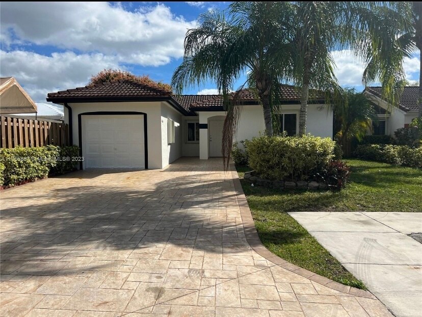 14260 SW 182nd Terrace in Miami, FL - Building Photo