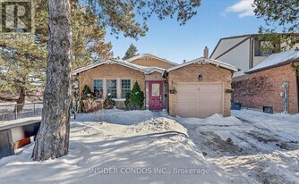 2 John Stoner Dr in Toronto, ON - Building Photo