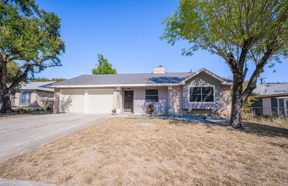 4806 Cedarbrook in San Antonio, TX - Building Photo