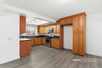 29016 Lillyglen Dr in Santa Clarita, CA - Foto de edificio - Building Photo