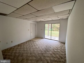 9308 Hayden Dr-Unit -6 in King George, VA - Foto de edificio - Building Photo