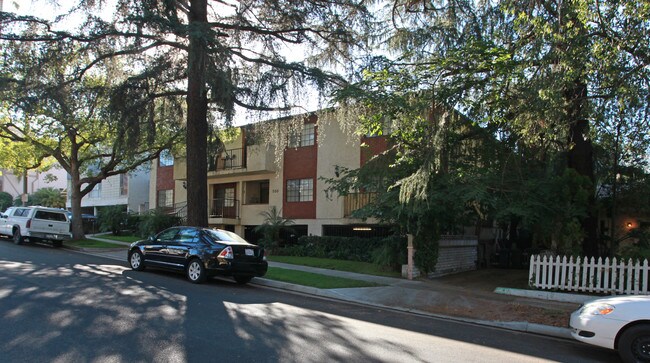 500 E Santa Anita Ave in Burbank, CA - Foto de edificio - Building Photo