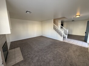 8133 Autumn Star Ave, Unit 1 in Las Vegas, NV - Building Photo - Building Photo