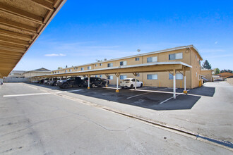 Buena Sands Apartments in Buena Park, CA - Building Photo - Building Photo