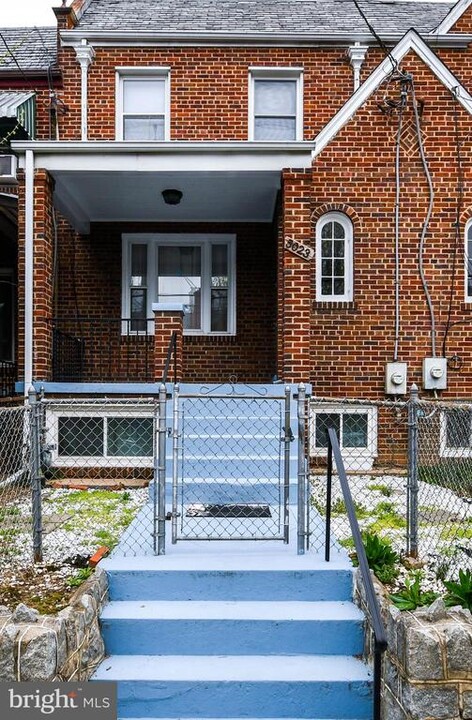 5023 3rd St NW in Washington, DC - Foto de edificio