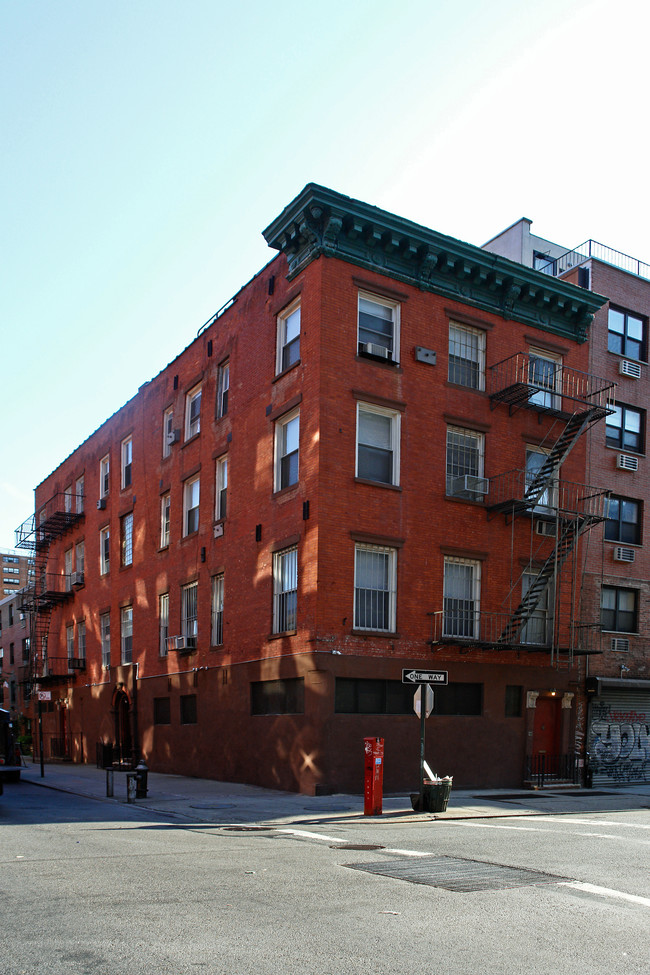 190 Eldridge St in New York, NY - Building Photo - Building Photo