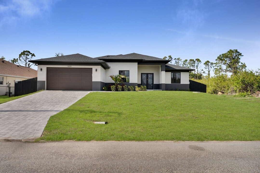 14009 Wenzel Ave in Port Charlotte, FL - Building Photo