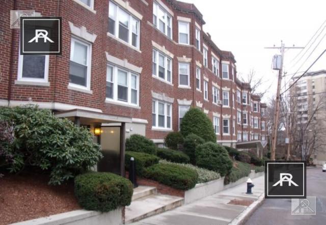 35 Lancaster Terrace in Brookline, MA - Building Photo