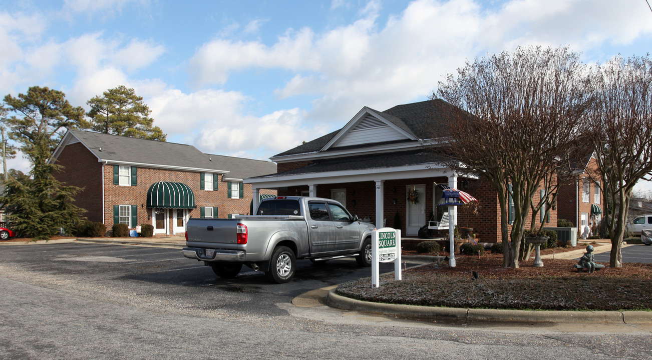 Lincoln Squre in Benson, NC - Building Photo