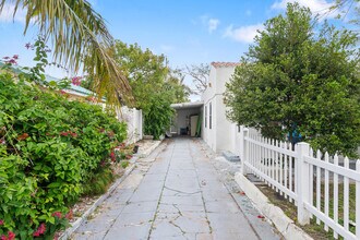 625 Selkirk St in West Palm Beach, FL - Building Photo - Building Photo