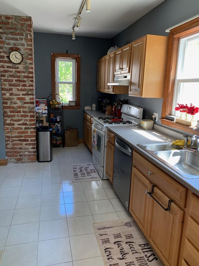 163 Allston St, Unit 1 in Medford, MA - Building Photo - Building Photo