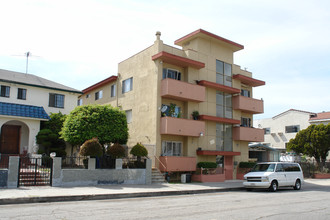 855 S Ardmore Ave in Los Angeles, CA - Building Photo - Building Photo