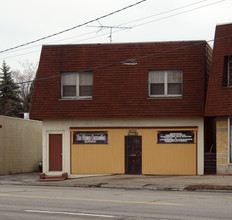 4221-4225 Monroe St in Toledo, OH - Foto de edificio - Building Photo