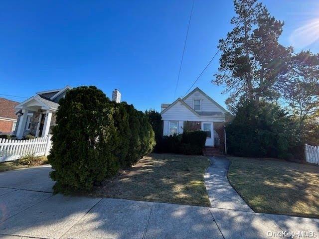 19 Gates Ave in Valley Stream, NY - Building Photo