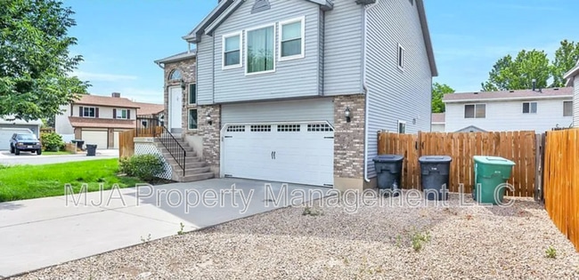 5674 Magic Isle Ln in Salt Lake City, UT - Building Photo - Building Photo