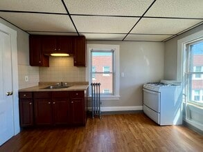 17 Sanborn St in Reading, MA - Building Photo - Building Photo