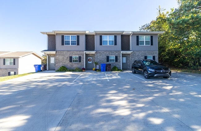 906 Warrior Hill Dr