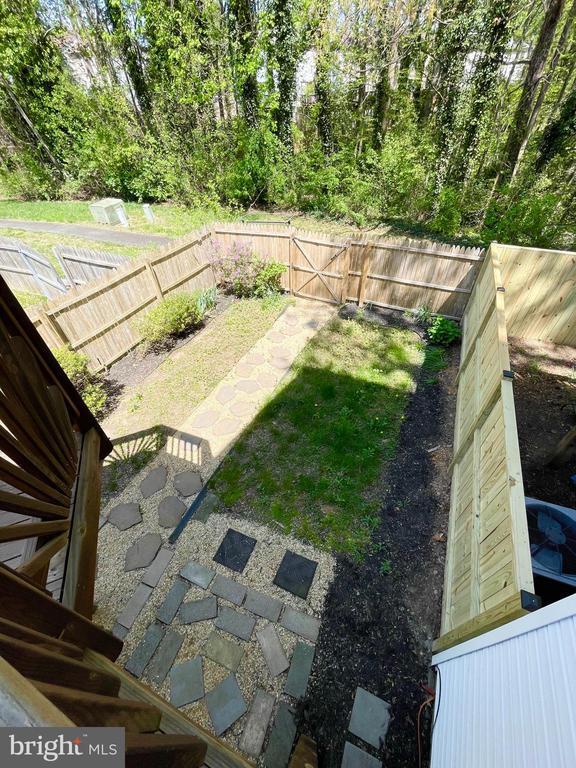 property at 1928 Rainbow Ct