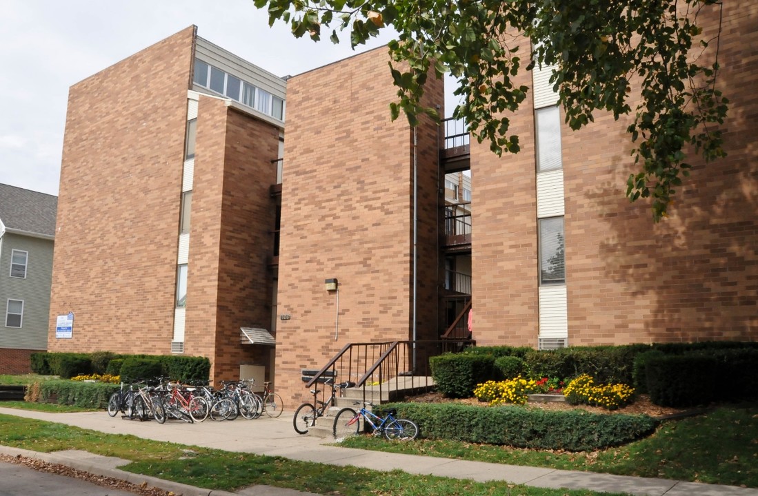 106 E Daniel St in Champaign, IL - Foto de edificio