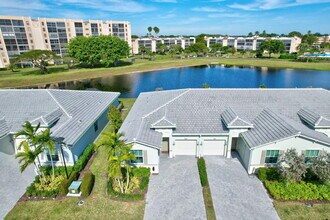 7017 Peters Ln in Delray Beach, FL - Foto de edificio - Building Photo