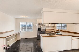 5322 SE Golden Rd in Hillsboro, OR - Building Photo - Building Photo